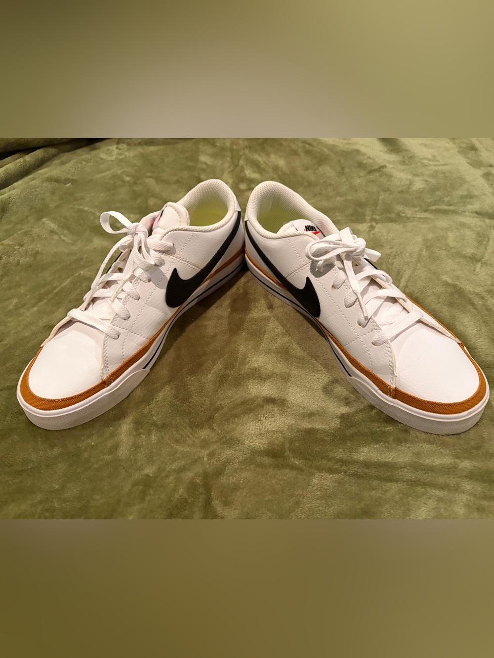 Women’s like new Nike Court Legacy size 9.5